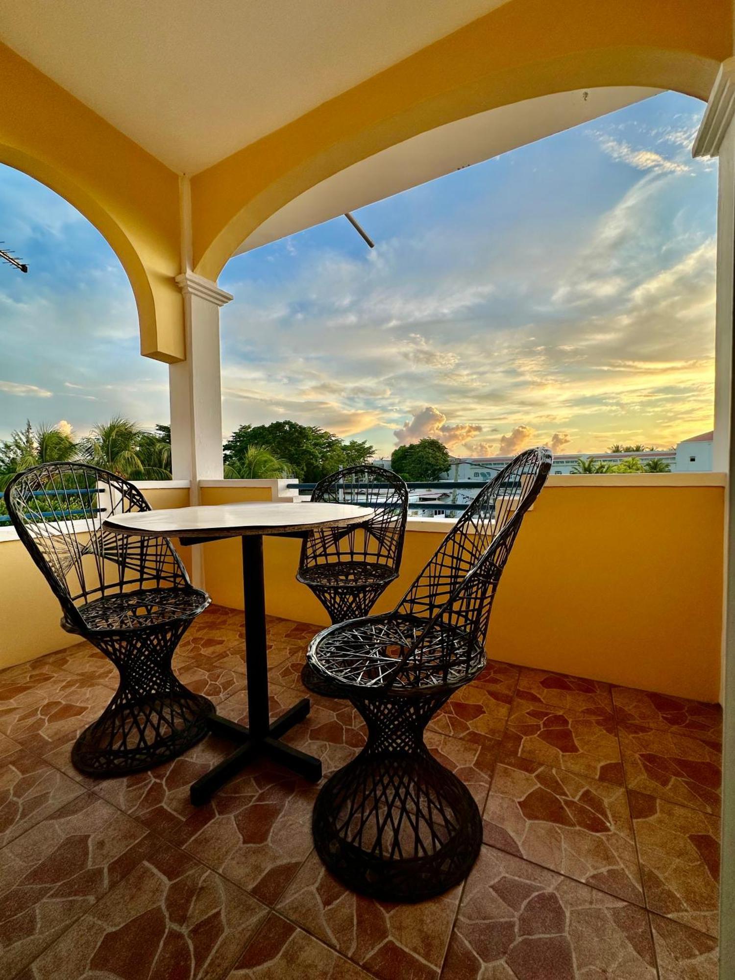Latanier Beach Hotel Grand Baie Esterno foto